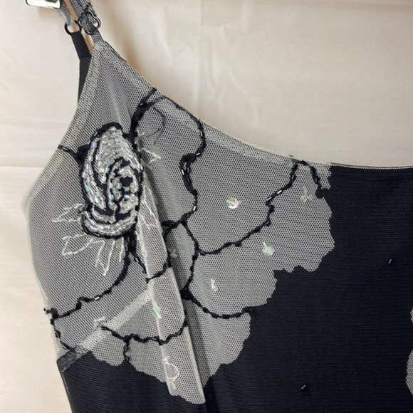 BCBG Max‎ Azaria black & white floral beaded dress Size 4 Pre-Owned - Picture 2 of 11